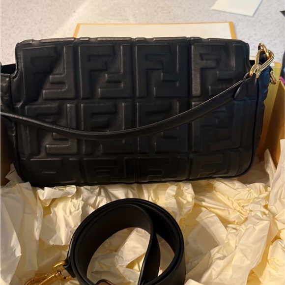 Fendi baguette medium embossed - Picture 8 of 11